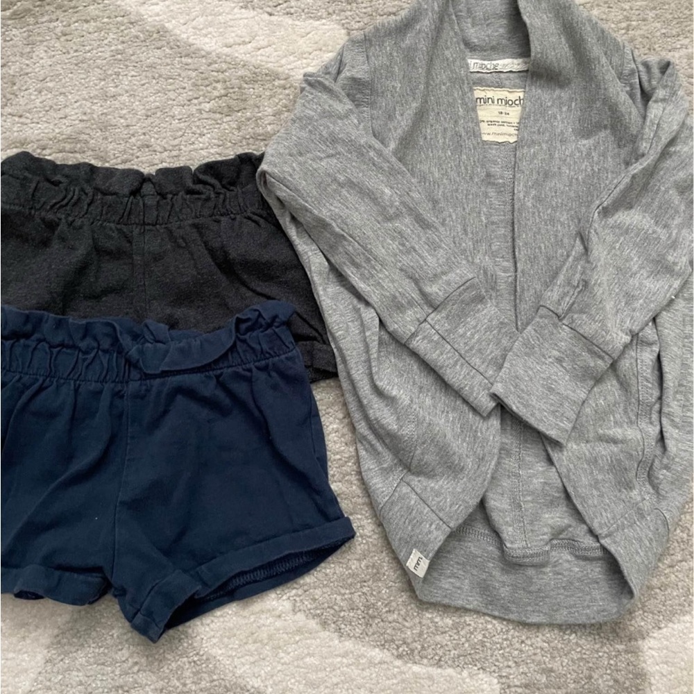 Mini Mioche Organic Cotton 3pc Bundle: 1 infinity cardigan, 2 shorts. Size 18-24